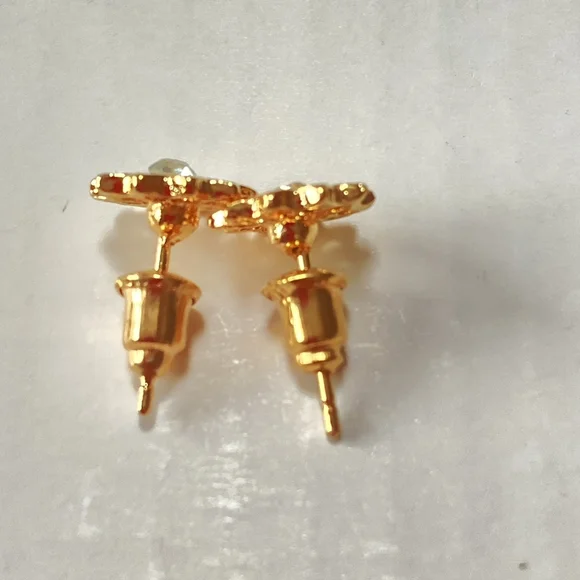 Glamorous BNWT Golden Flower Stud Earrings with Sparkling Crystal Accents - Picture 5 of 10
